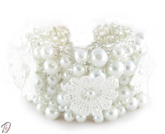 White bride zapestnica/bracelet